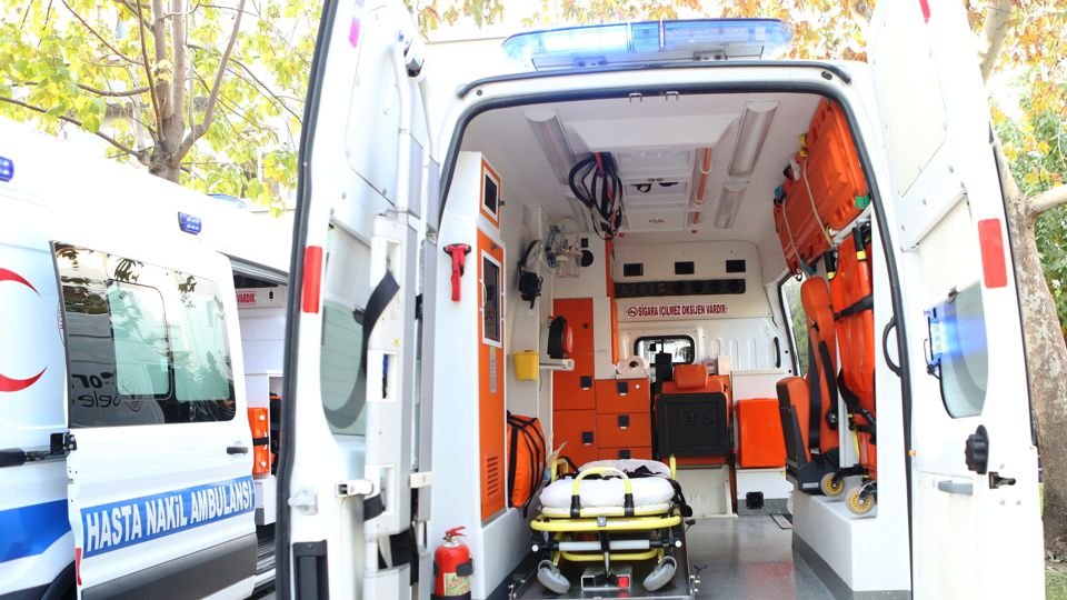 Ambulans İçerisinde Kaç Kişi Bulunma Zorunluluğu Vardır?