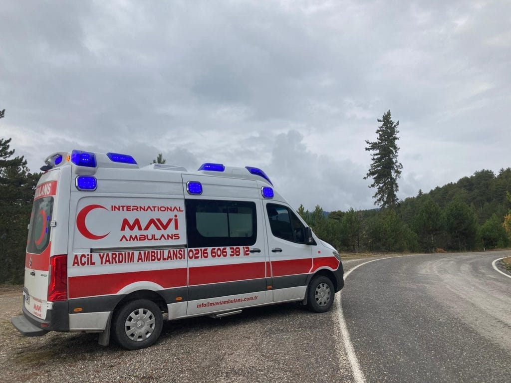 özel ambulans fiyatları öğrenebileceğiniz mavi özel ambulans şirketi şehirler arası hasta nakil, şehirler arası ambulans resimi