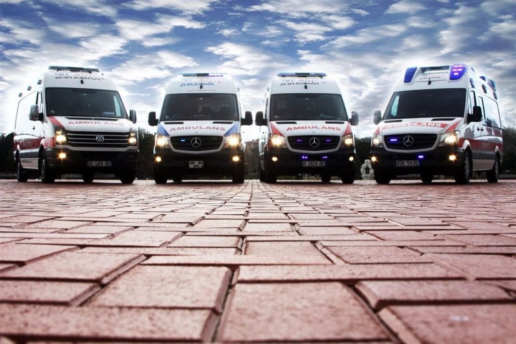 Ambulanslara Seyir Halinde Nasıl Yol Verilir?